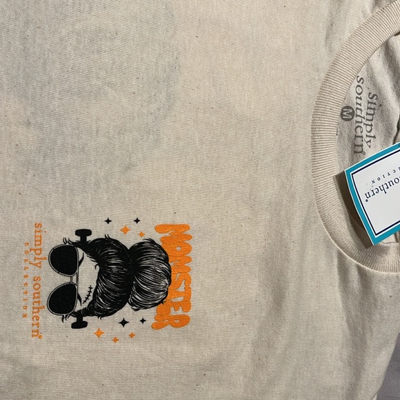 New. T-shirt Simply Southern size medium. - Picture 4 of 5